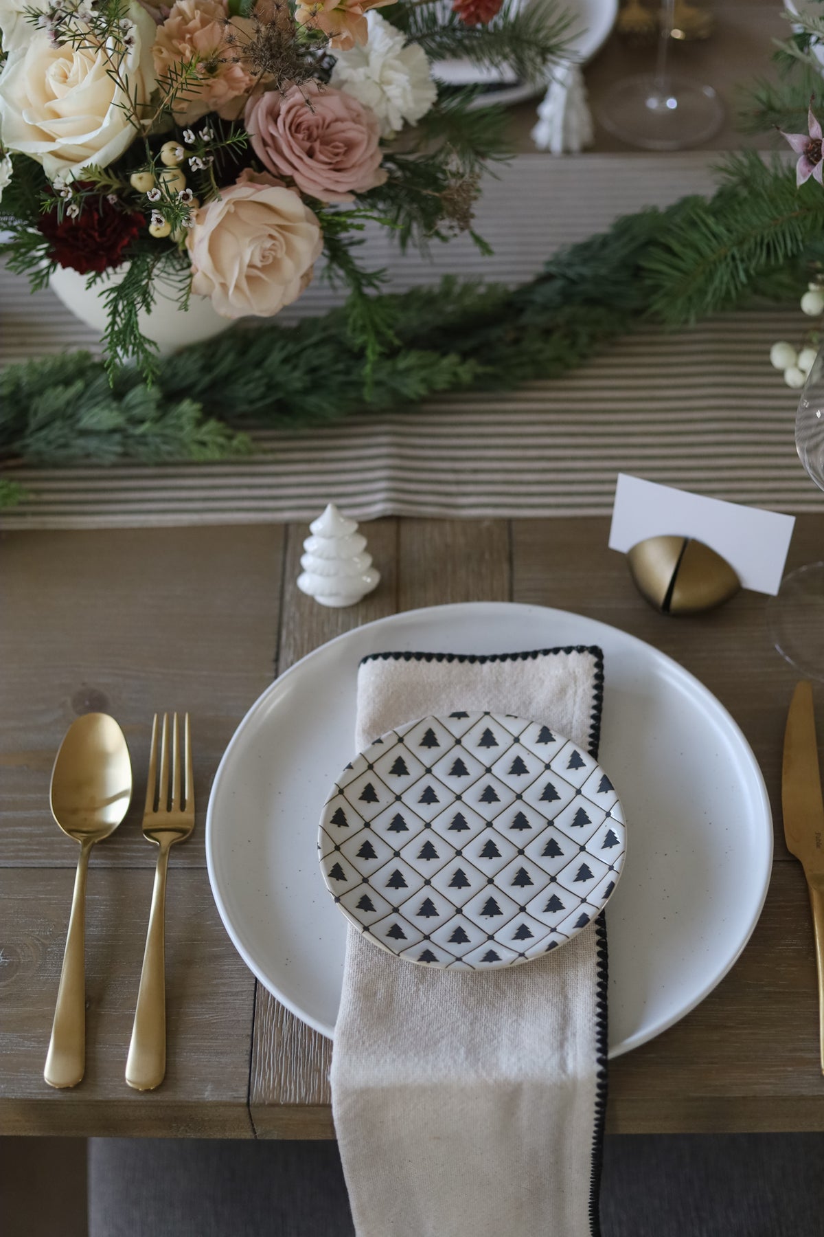 Round Stoneware Christmas Plate